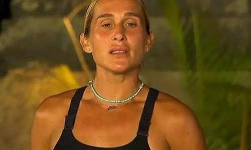 Survivor Sema Aydemir Umre'ye gitti: Türbanlı pozlarıyla dikkat çekti