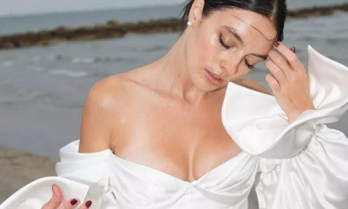 Melis Sezen özel geceye beyazlar içinde katıldı, sosyal medya coştu