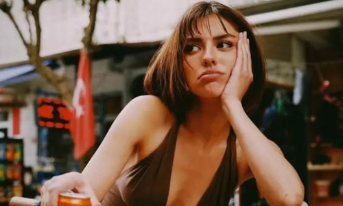 Aslıhan Malbora ve Çağatay Ulusoy dudak dudağa sosyal medyayı salladı