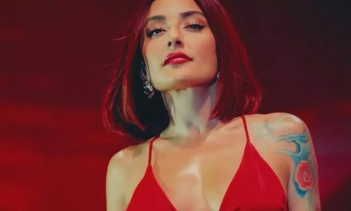 Bikinili pozlarıyla Melek Mosso sosyal medyayı kasıp kavurdu