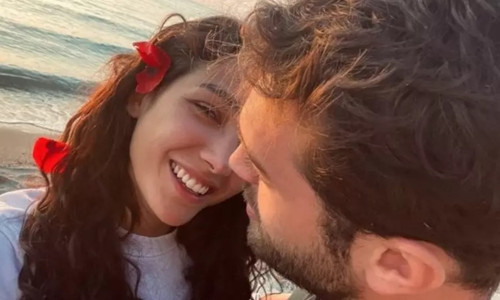 Furkan Andıç ile Aybüke Pusat aşk pozlarıyla sosyal medyayı salladı