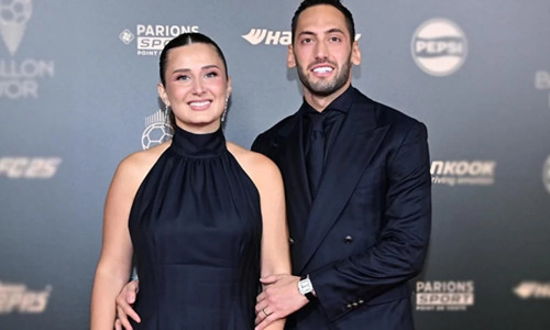 Hakan Çalhanoğlu mutlu evliliğin sırrını açıkladı: O konuşuyor, ben dinlemiyorum!