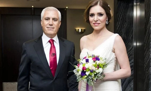 Mustafa Bozbey, 17 yaş küçük belediye çalışanıyla 2014’te evlenmiş