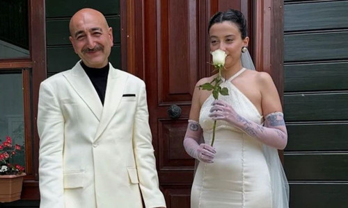 Melike Şahin sahnede müjdeyi verdi: Anne oluyor