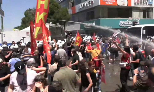 Özel'in İzmir mitingine engel! Cumhuriyet Meydanı ablukaya alındı: TOMA'lı, biber gazlı müdahale