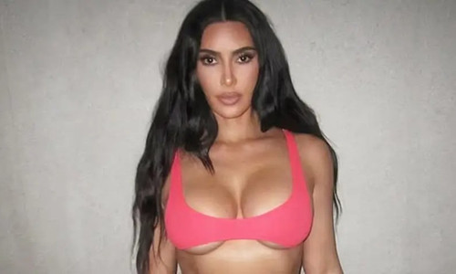 Kim Kardashian’dan cesur SKIMS bikini tanıtımı