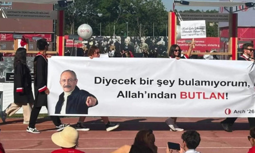 ODTÜ mezuniyet törenine esprili pankartlar damga vurdu
