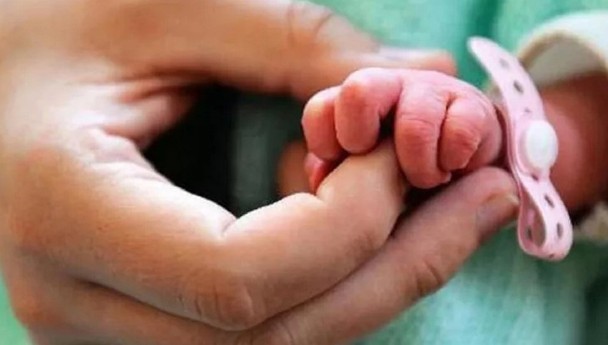 Sağlık Bakanlığı'ndan hastaneden taburcu olacak yenidoğan bebekler için araba koltuğu şartı
