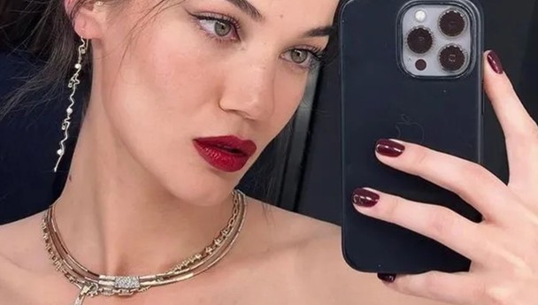 Yargı'nın Ceylin'i Pınar Deniz Transparan Büstiyeriyle Poz Verdi