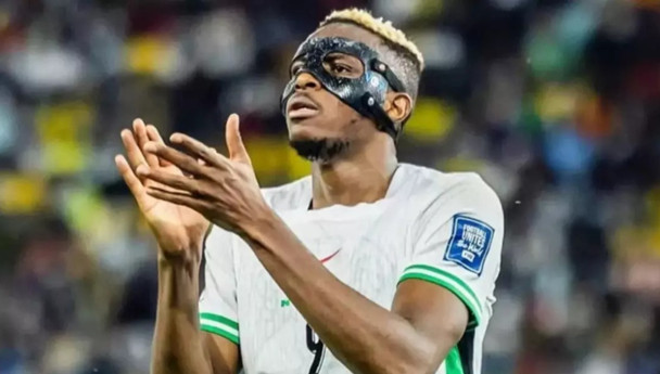 Osimhen gözyaşlarıyla oyundan çıktı! Gece yarısı sakatlık açıklaması