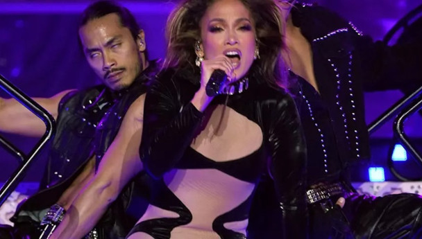 Jennifer Lopez, Netra Mantena’nın düğününde şov yaptı, sosyal medya yorumları patladı