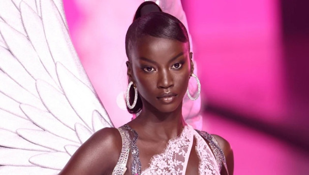 Mülteciydi, şimdi yılın modeli! Anok Yai’den ilham veren başarı