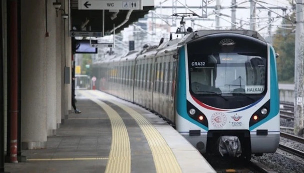 Marmaray Söğütlüçeşme istasyonunda intihar: Seferler tek hatta düşürüldü