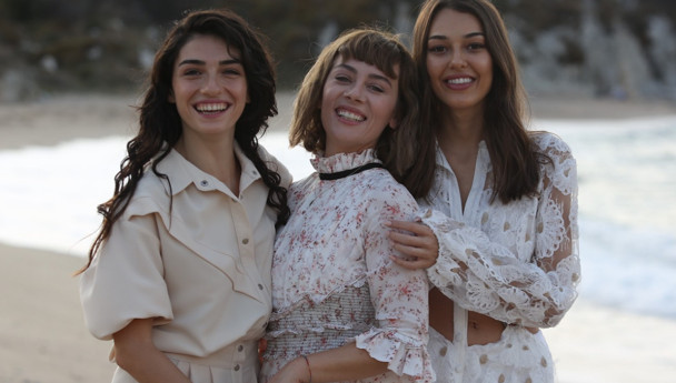 Demet Evgar, Dilan Çiçek Deniz, Hazar Ergüçlü'den yeni dizi: Alev Alev