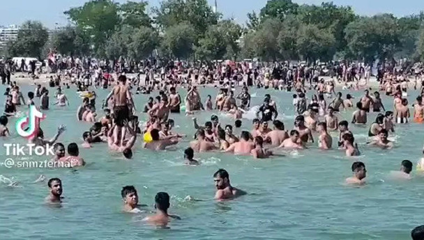 Suriyelilerin Denizde Attığı Sloganlar Şoke Etti!