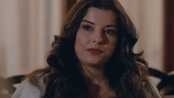 Çukur'un Ayşe'si İrem Altuğ'dan Flaş Açıklama: Kocalarımla Yaşıyorum