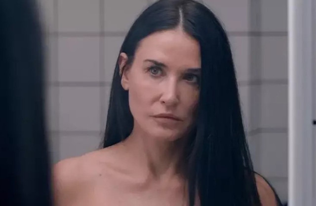 Demi Moore 62 yaşında kırmızı halıda göz kamaştırdı: Çıplak elbise trendi devam ediyor