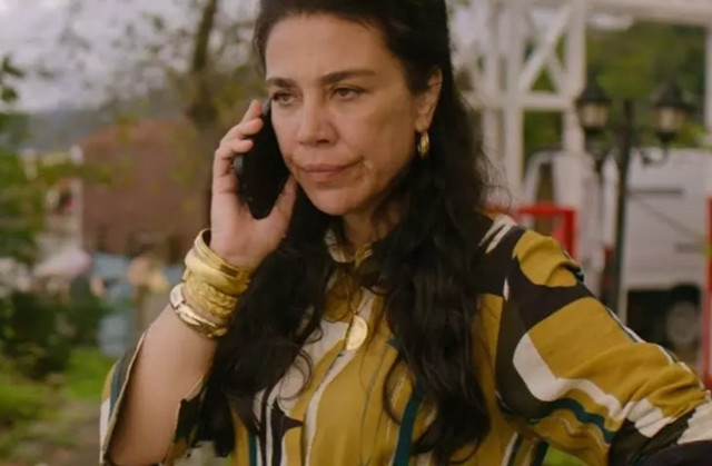 Yeşim Ceren Bozoğlu 30 yıl sonra çocukluk aşkına kavuştu! Dudak dudağa poz gündem oldu