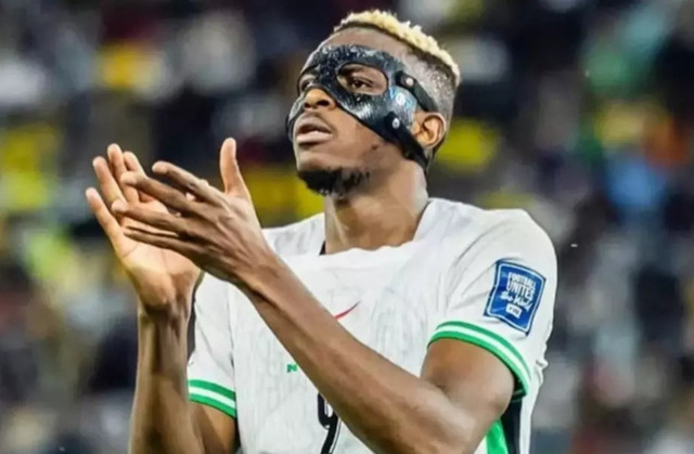 Osimhen gözyaşlarıyla oyundan çıktı! Gece yarısı sakatlık açıklaması