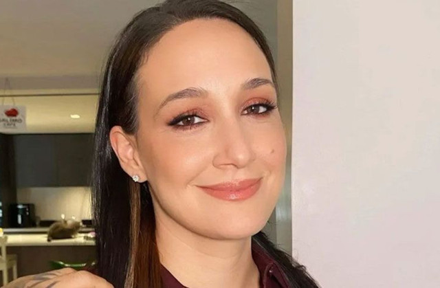 Gupse Özay’dan nostaljik lise pozu: Beğeni yağdı