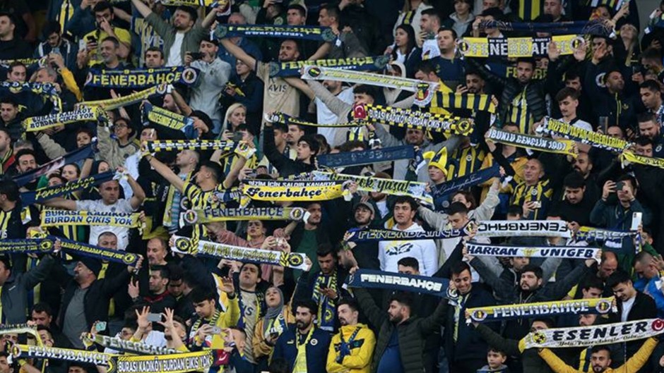 Fenerbahçe tribünlerinden tokat gibi slogan: Meclis'te Hizbullah istemiyoruz