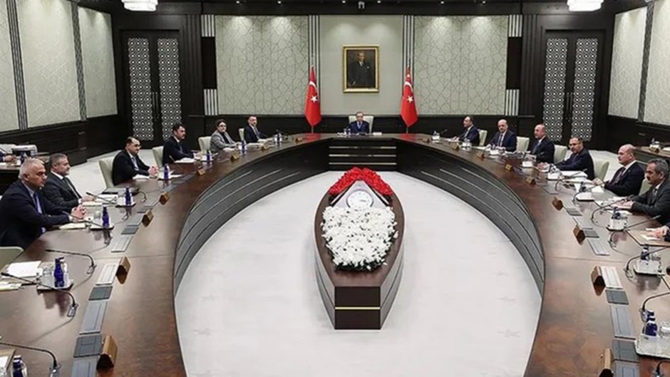 Ankara'da sıcak saatler: Bakan affını isteyebilir!