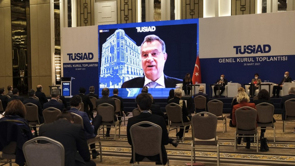 TÜSİAD sunumundan: Politikacılar, iş insanları, gazeteciler sorgulanıyor, tutuklanıyor