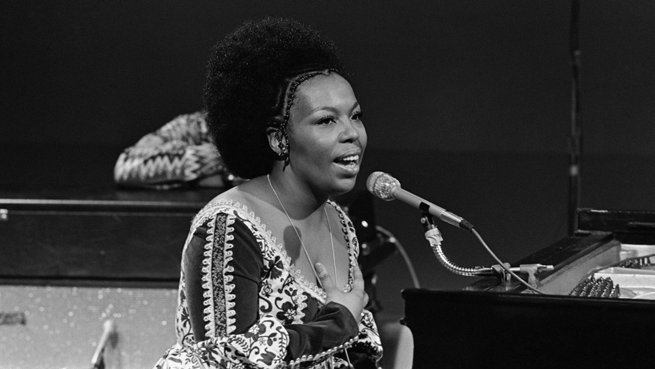 Bir kuşağın hit şarkısı Killing me softly ile hatırlanan Roberta Flack hayatını kaybetti