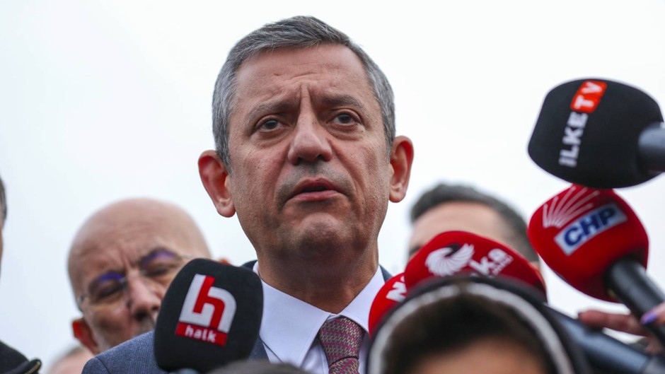 Özel'den hükümete Suriye çağrısı: Lazkiye'de Alevilere yönelen şiddet katliam endişesi yaratıyor