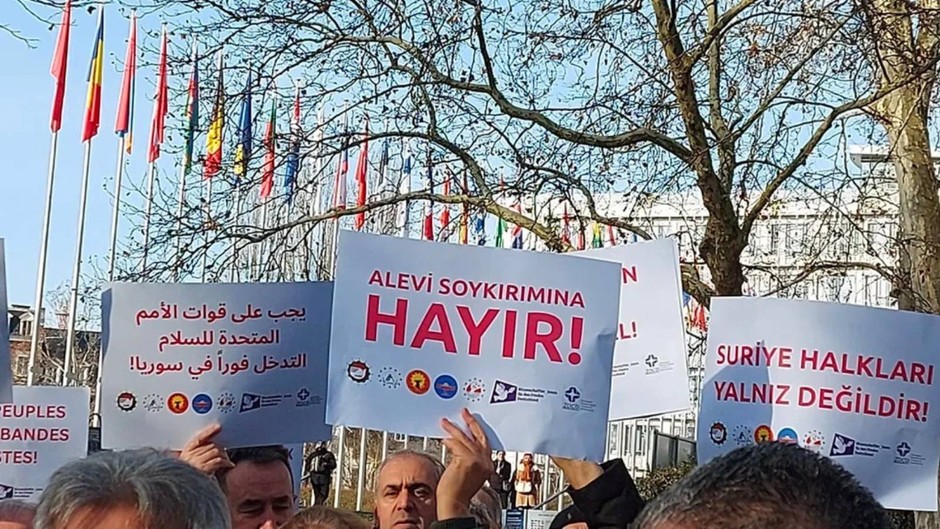 Suriye'deki katliama tepkiler sürüyor! Halk sokağa döküldü