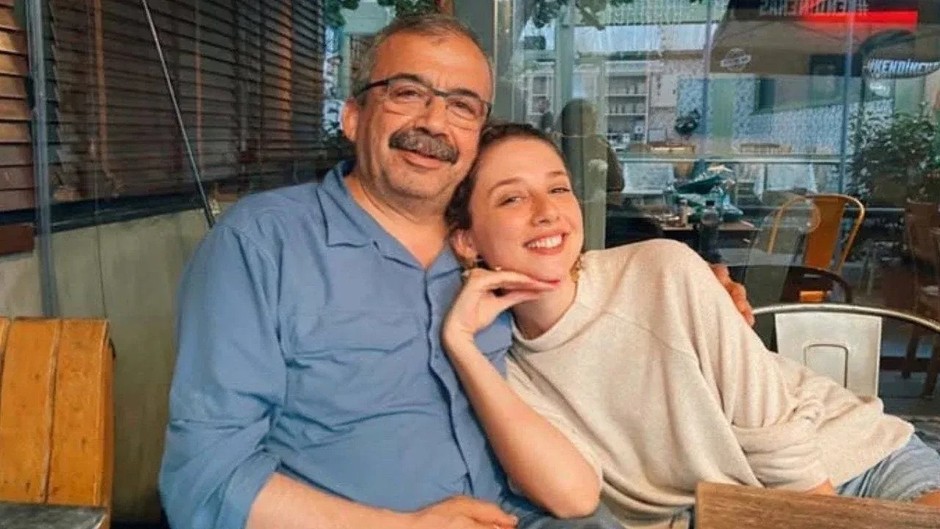 Sırrı Süreyya Önder'in cenaze töreninde kızından ağlatan mektup; Barışı görmek istiyordun...