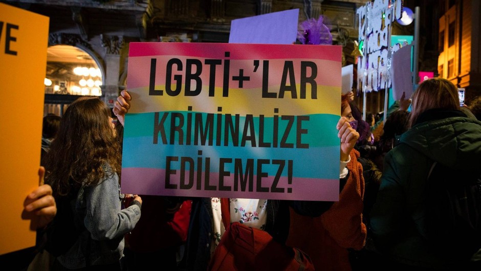 Aile Bakanlığı 81 ilin müdürlüğüne resmi yazı gönderdi: LGBTİ+lar ve kadınlar hedef alındı