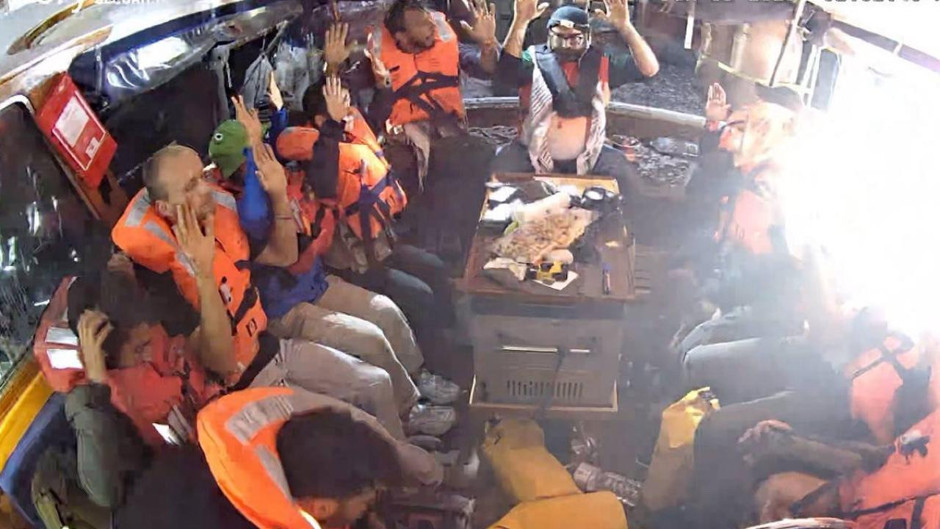 İsrail Savunma Bakanı , gözaltına alınan aktivistlere Hamas'ın saldırı görüntülerini izletecek