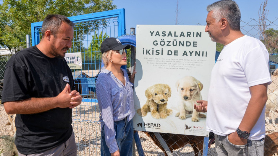 Süperstar Ajda Pekkan Emekli hayvanlar çiftiğini ziyaret etti