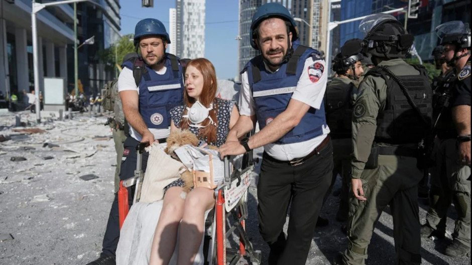 İran İsrail'de bu kez sivilleri hedef aldı: Füzeler hastane ve borsa binasını vurdu