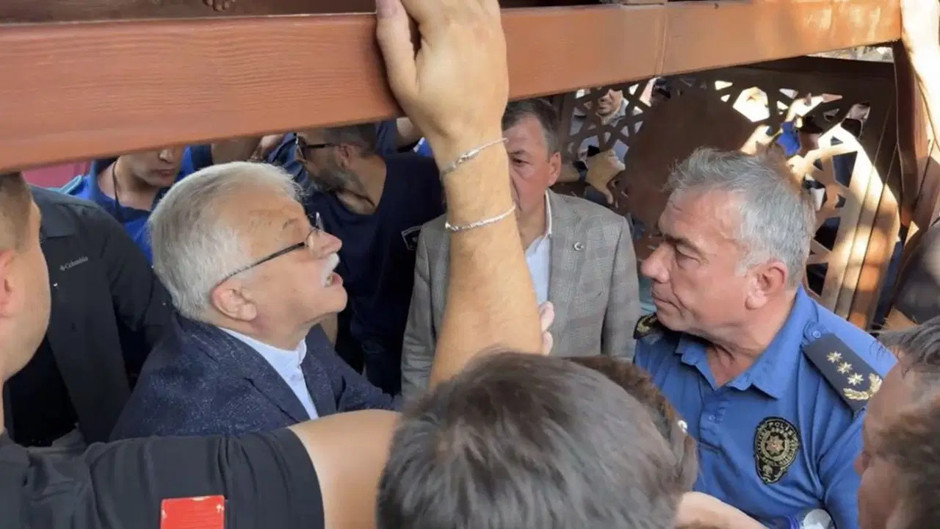 Tarikat’ cenazesi gerginlik yarattı… Sit alanına gömmek istediler