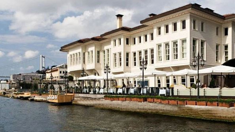İstanbul Boğazı'nın simge yapılarından Les Ottomans Hotel'in satışı yapıldı:  Serdar Bilgili aldı