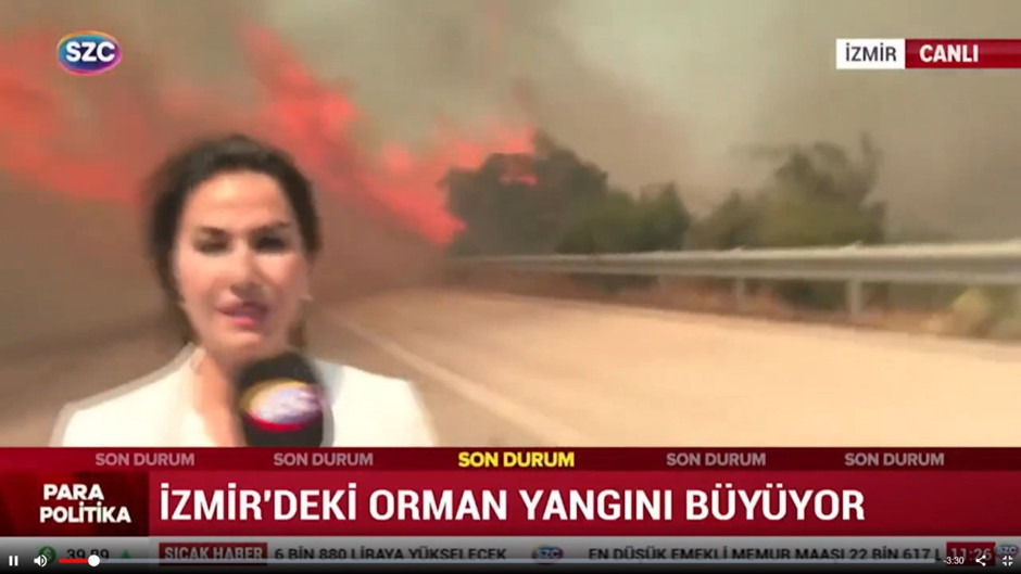 Sözcü TV muhabiri Gamze Elçi canlı yayında Çeşme otoyoluna sıçrayan alevlerin ortasında kaldı