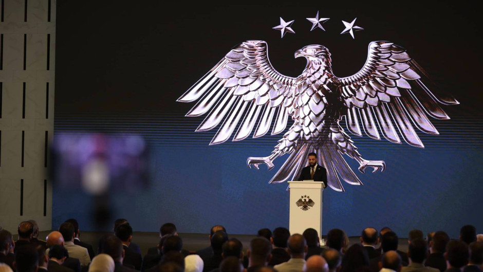 Suriye'nin ulusal logosu yenilendi; 14 tüylü ve 3 yıldızlı kanatlı şahin