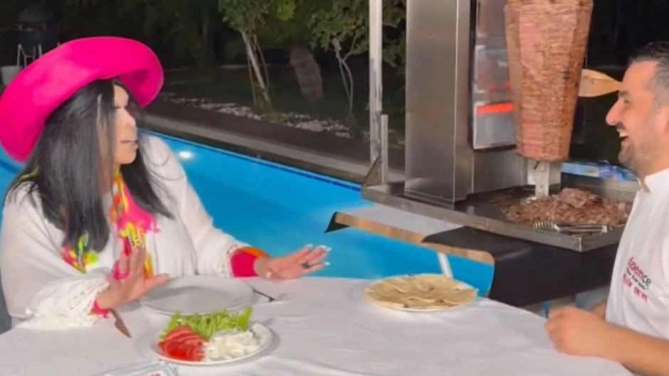 Verdiği borcun peşine düşen Bülent Ersoy, Antalya'daki villasına Ankara'dan dönerci getirtti