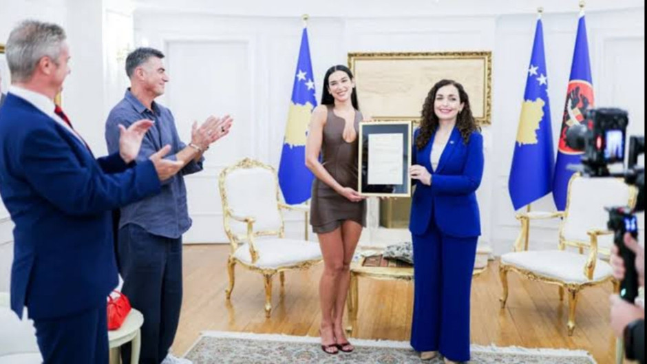Kosova Cumhurbaşkanı Dua Lipa için kararname çıkardı