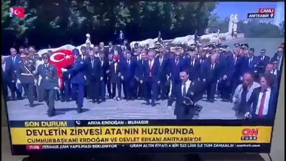 CNN Türk muhabiri Arda Erdoğan'dan Başkomutan Erdoğan"açıklaması: Sehven kullandım, kasıt yoktur