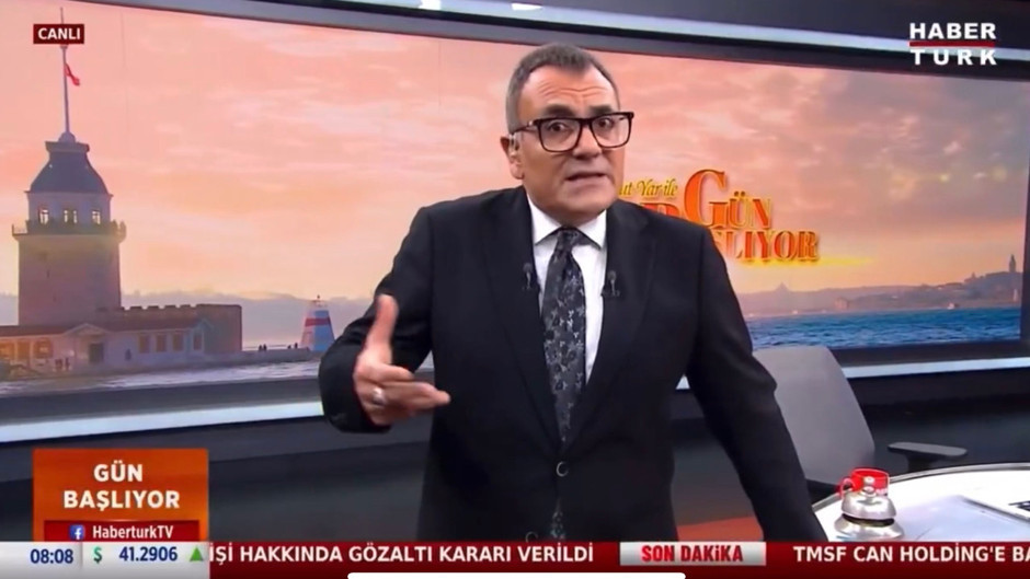 Operasyonu canlı yayında öğrenen Habertürk sunucusu Mesut Yar’ın zor anları