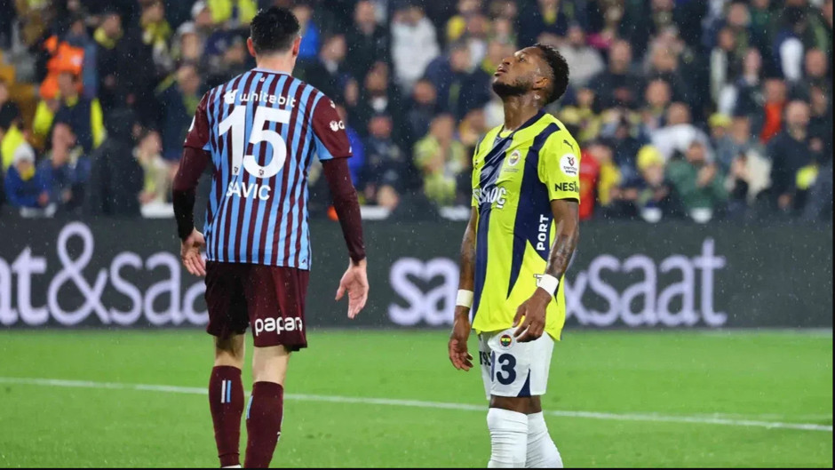 Trabzon medyasında Fenerbahçe öfkesi: Düdük astırmazsak adam değiliz