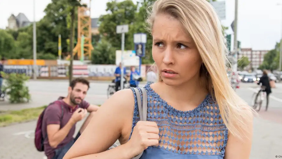 Islık, laf atma, takip... Almanya'da sözlü taciz ceza kapsamına girebilir