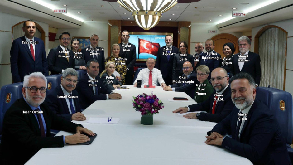 Cem Küçük: Uçakta sorular önceden alınıyor, istenmeyen sorular çıkarılıyor; bu yanlış