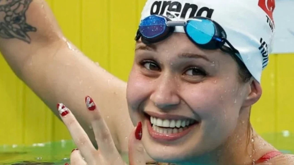 Defne Kurt dünyanın gündeminde! Milli yüzücü 7 günde 5 altın madalya kazandı