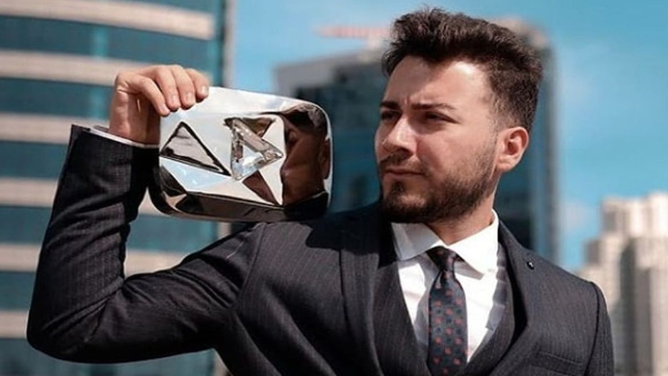 Enes Batur'a ne oldu? Tarikat iddiaları sonrası yakın dostu patladı! Ulaşamıyorum