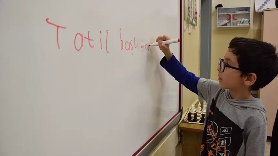 Milli Eğitim Bakanlığı’ndan ara tatil duyurusu: Yusuf Tekin açıkladı