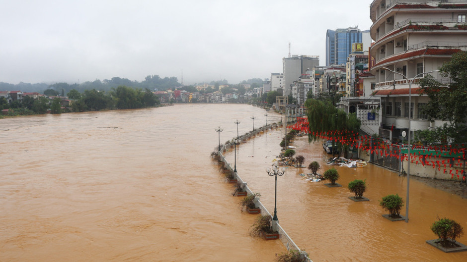 Vietnam’da seller can aldı: Binlerce ev ve tarım arazisi zarar gördü